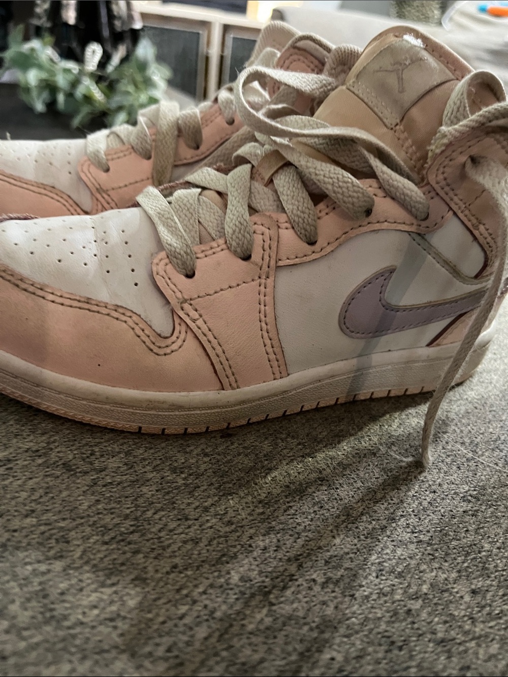 Nike Low-Top Sneakers in Pale Pink, White & Lavender